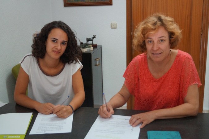 De izquierda a derecha, Lucía Bazaga, de Humana, y la alcaldesa, Encarnación Páez.