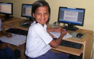 HUMANA_EDUCACIÓN_INDIA_ORDENADOR